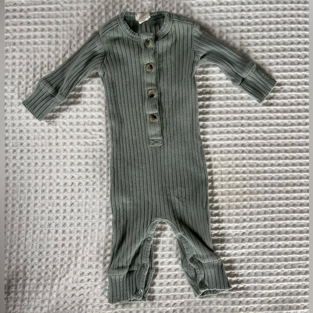 Kate Quinn Organic Cotton Ribbed Romper 0-3M